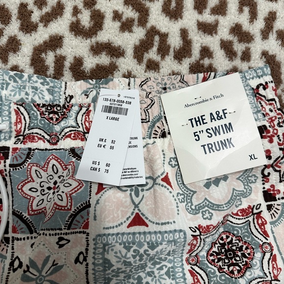 NWT Pull-On Seersucker Swim Trunk - Picture 6 of 8